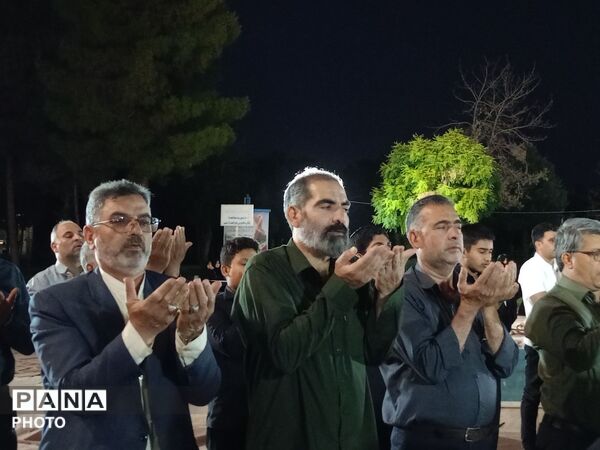 نمازی به شوق صرفه جویی برق