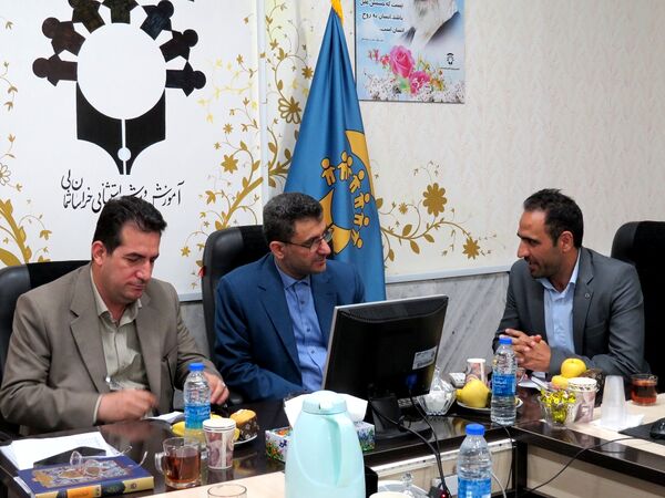 نشست معاون پیشگیری و تشخیص توانبخشی سازمان آموزش پرورش استثنایی کشور با مدیران مرکز  استان