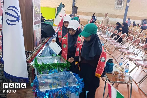 تقسیم مهربانی با شور عاطفه‌ها در مدارس خراسان شمالی