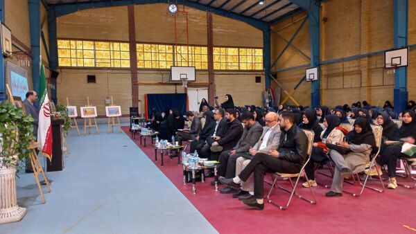 آیین متمرکز استانی طرح «همیار معلم» در دبیرستان شاهد عصمت ناحیه ۳ کرج