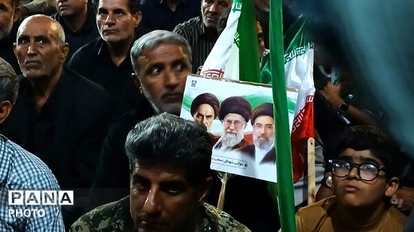 گوش به فرمان رهبریم