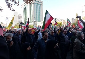 دانش‌آموز خبرنگار پانا استان فارس از راهپیمایی باشکوه ملت ایران می‌گوید