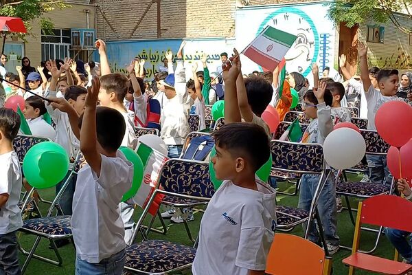 گام نهادن دانش‌آموزان کودکستانی شهرستان ورامین در مسیر تعلیم و تربیت