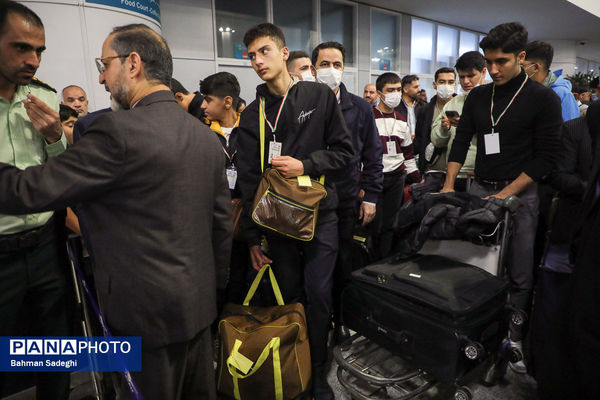 آیین بدرقه دانش‌آموزان و مربیان عمره‌گزار به سرزمین وحی