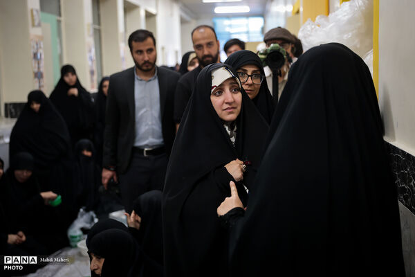 بازدید معاون امور زنان و خانواده رئیس جمهور از مدرسه پسرانه شهدای محمدیه به‌مناسبت هفته معلم