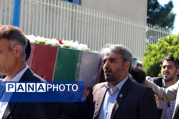 مراسم تشییع پیکر مطهر معلم شهید حجت الله یوسفیه در اداره‌کل آموزش و پرورش شهرستان‌های استان تهران 