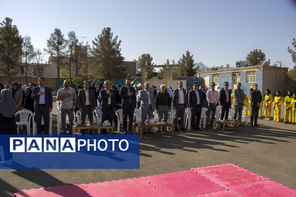 مشعل دوازدهمین دوره المپیادهای ورزشی درون مدرسه‌ای در شهر نیم‌ور روشن شد