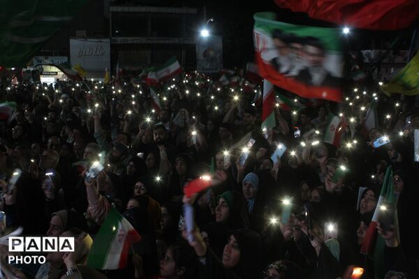 عقد دو زوج ورامینی در میدان امام خمینی ورامین در سالروز ازدواج حضرت علی(ع) و حضرت فاطمه (س)