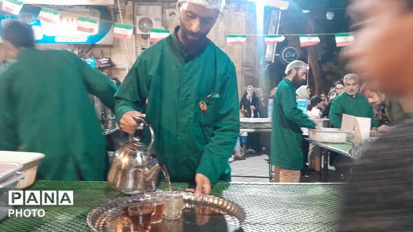 چایخانه فاطمه الزهرا در نود و دومین شب از اجتماعات مردمی 