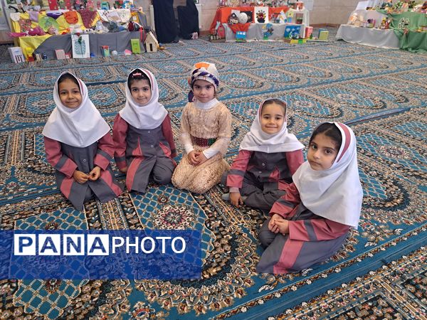  نمایشگاه دست‌سازه‌ها و فعالیت‌های پژوهشی در دبستان شقایق‌ها شهرستان ملارد