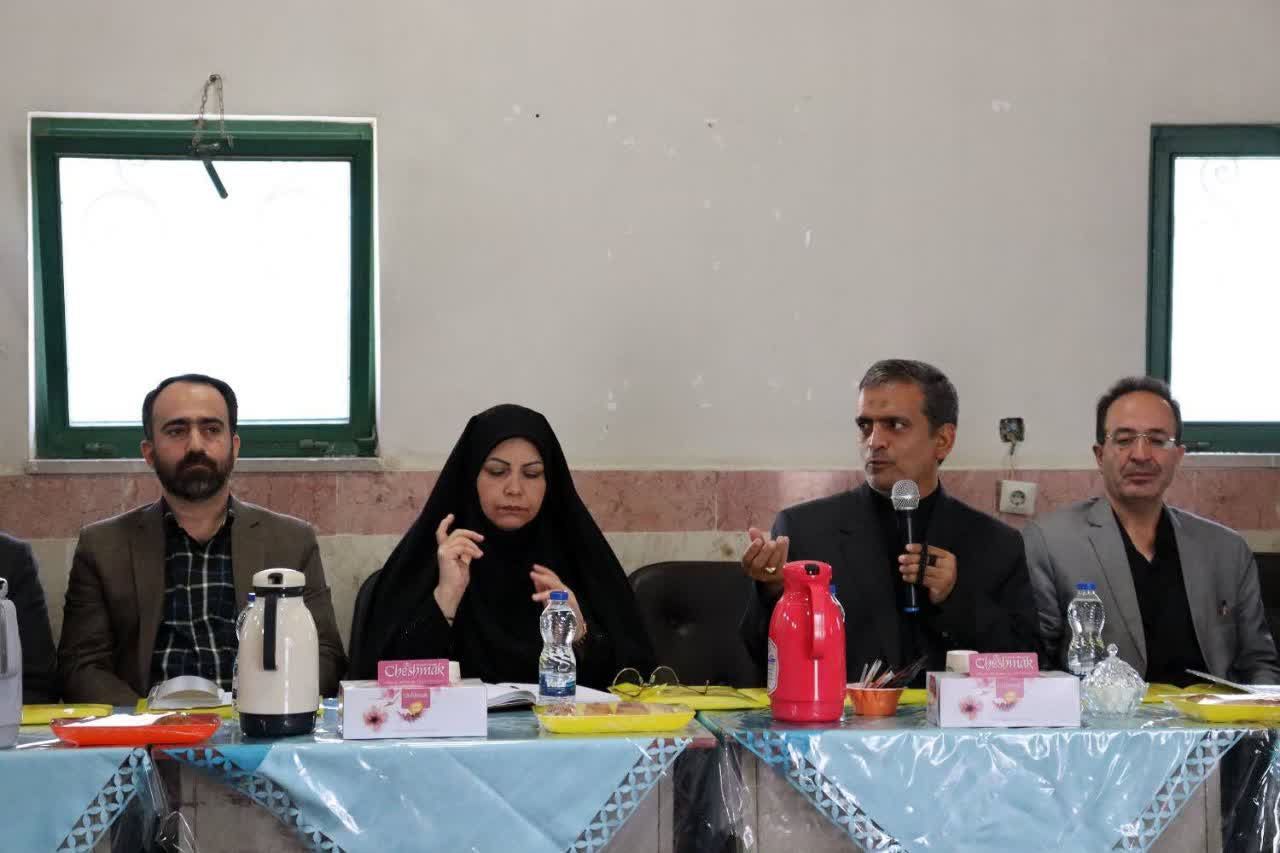 مدرسه حسینی فاتح قله‌ها است 