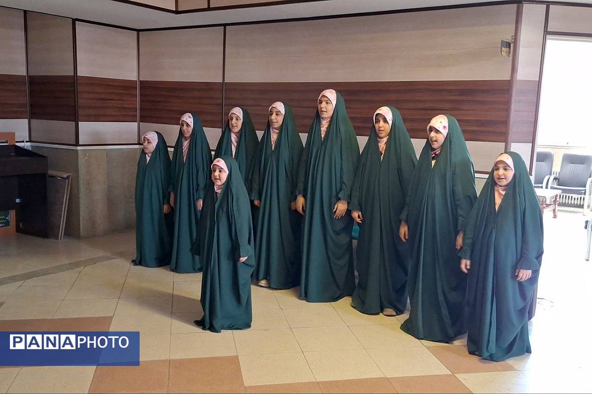 اجرای سرود به مناسبت هفته وحدت و میلاد نبی اکرم (ص) در اداره آموزش و پرورش پردیس 