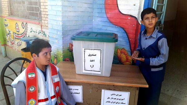  انتخابات شورای دانش آموزی در مدرسه فرهنگ شهیدان تهامی خلیل آباد