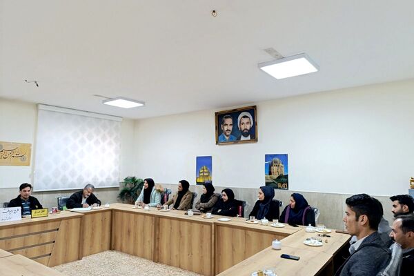  جلسه شورای معلمان دبستان شهید رجایی با محوریت طرح «رهیافت»