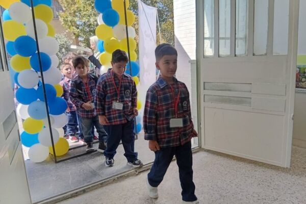 جشن شکوفه‌های مدرسه میرفخرایی ناحیه ۱ کرج 