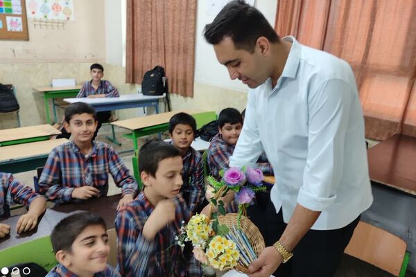  بزرگداشت روز دانش آموز در آموزشگاه معارف۶ شیراز 