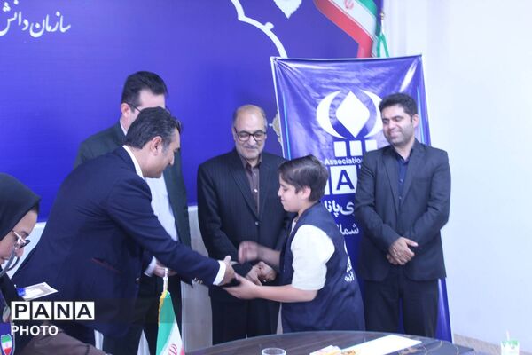 نشست صمیمی خبرنگاران پانا خراسان شمالی با مدیرکل آموزش و پرورش در روز خبرنگار
