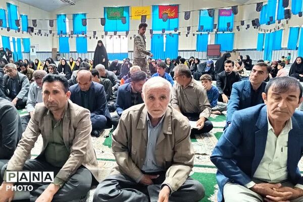 حضور پرشور فرهنگیان و دانش آموزان پیشتاز در نماز جمعه‌‌ بخش دیشموک