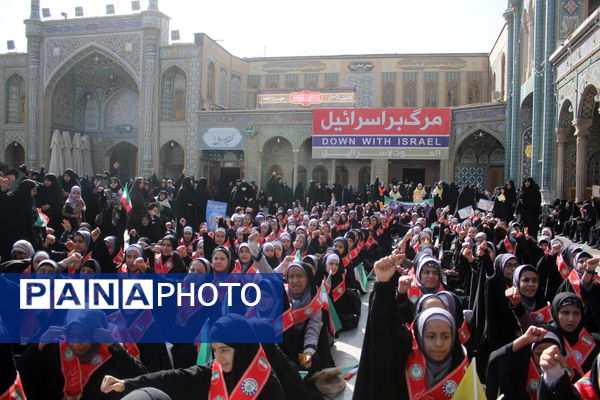جلوه‌هایی از حضور حماسی دانش‌آموزان قم در راهپیمایی یوم الله ۱۳ آبان