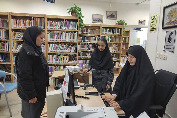 بازدید دانش‌آموزان دبیرستان پویش از کتابخانه عمومی فرهنگسرای کوثر دماوند 
