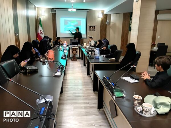 جلسه توجیهی و آموزشی دانش‌آموزان خبرنگار پانا اعزامی  استان البرز به مراسم وداع و تشییع قائد امت 