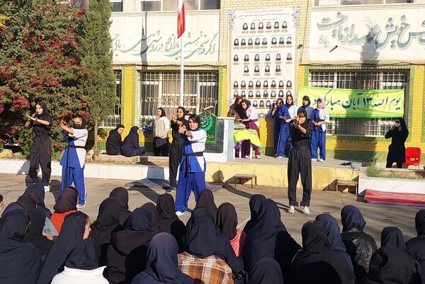 گرامیداشت روز دانش آموز در دبیرستان شهید محمد تقی دستغیب