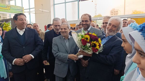 آیین نکوداشت خیر مدرسه ساز عبدالرضا وکیلی با حضور وزیر آموزش و پرورش در نیشابور 