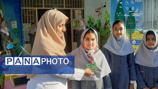 آیین افتتاحیه سفیران سلامت دبستان توحید کاشمر