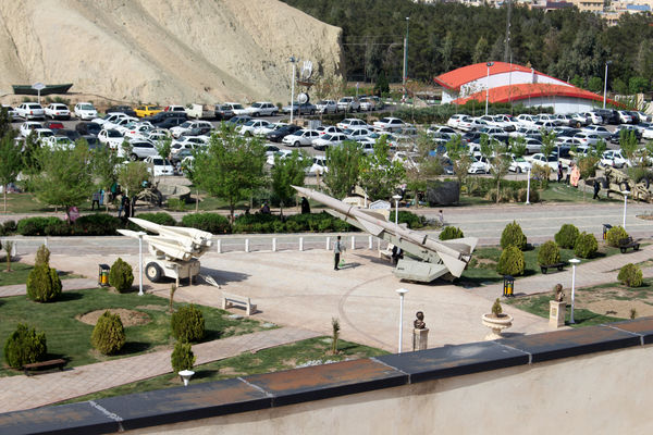 حضور گردشگران روز طبیعت در محوطه باغ‌موزه دفاع مقدس قم
