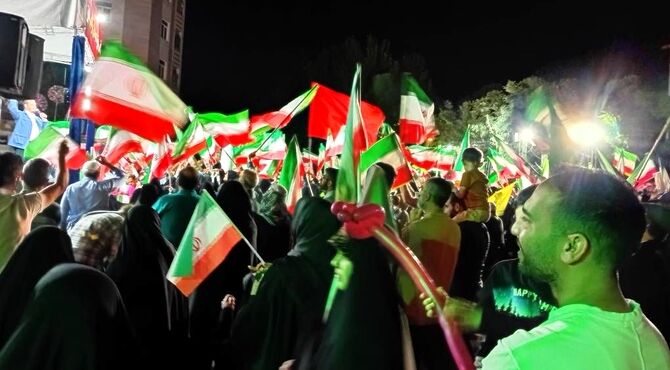 تجمعات شبانه مردم ایران در تأکید بر اتحاد و همبستگی ملی