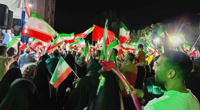 تجمعات شبانه مردم ایران در تأکید بر اتحاد و همبستگی ملی