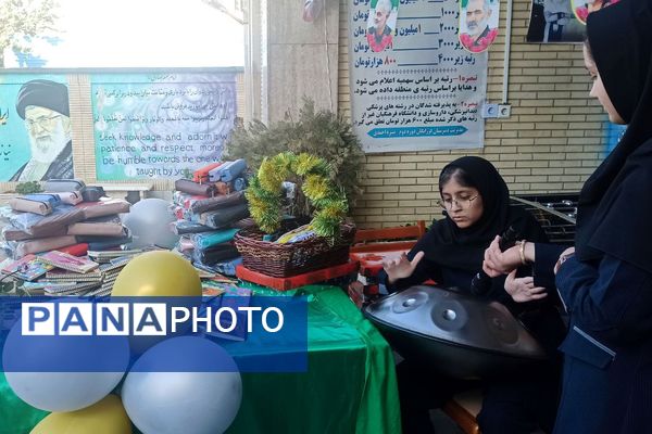 گرامیداشت ۱۳ آبان و یاد شهدای دانش‌آموز سال 57 در دبیرستان فرزانگان قوچان