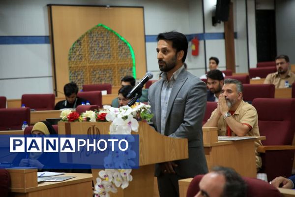 نشست صمیمی مدیران رسانه با استاندار قم