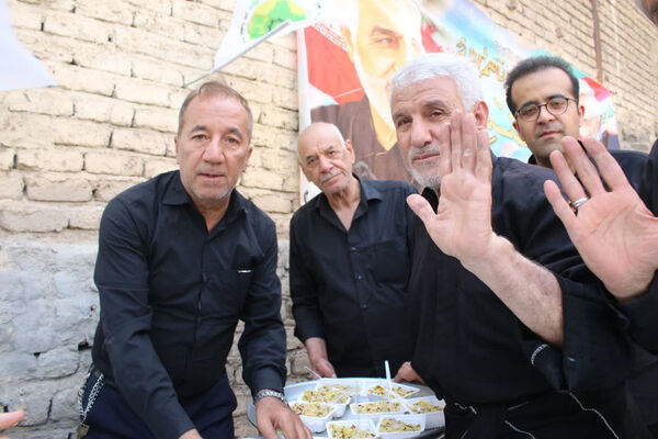 جلوه‌های زیبای انس و همدلی در خدمت به ارادتمندان سیدالشهدا(ع)