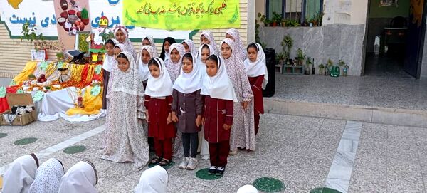 روزه اولی‌های دبستان مولوی فین، مهمانان ویژه‌‌‌ سفره افطار