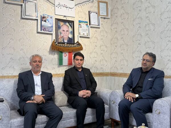 دیدار استاندار کردستان با خانواده شهدای حملات تروریستی رژیم صهیونیستی و بازدید از طرح‌های توسعه‌ای قروه