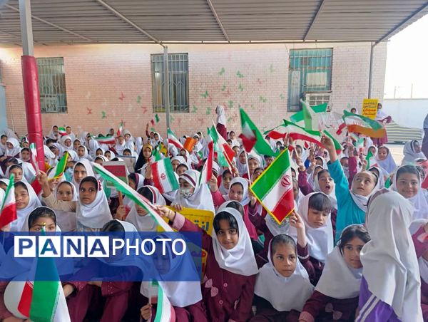 حماسه ۱۳ آبان در دبستان شهید تنیده 