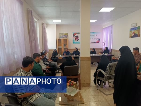 دیدار مدیر جدید آموزش و پرورش گناباد با جمعی از دانش‌آموزان