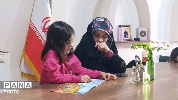  حضور دانش آموزان وکودکان در مجموعه فرهنگی آدینه شهر بار