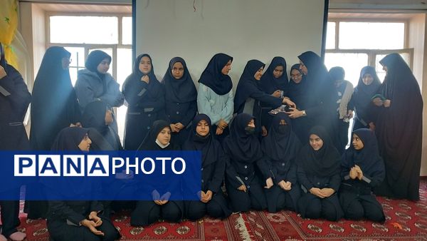 روز شاد و خاطره‌انگیز دانش‌آموزان در دبیرستان شاهد تکتم