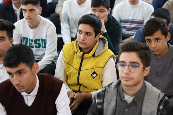 آیین نواخته شدن زنگ نماز در مدارس آذربایجان شرقی با حضور معاون آموزش متوسطه وزارت آموزش و پرورش