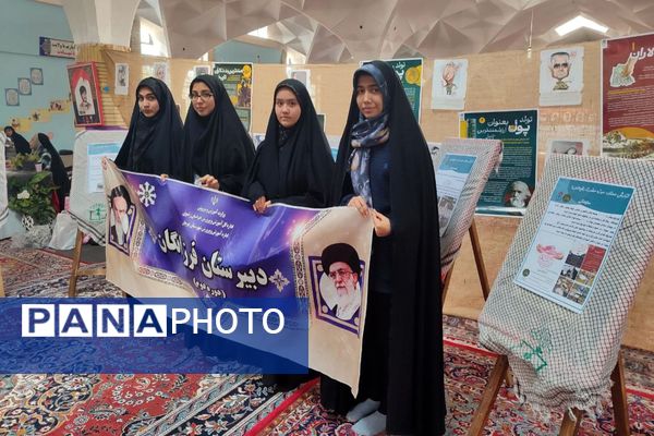 حضور پرشور دانش‌آموزان شهرستان قوچان در برگزاری نماز جمعه 