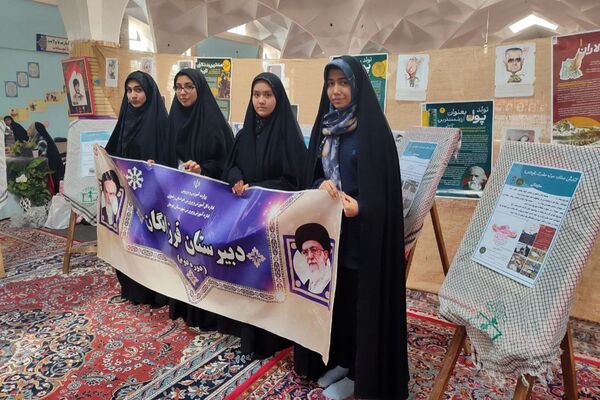 حضور پرشور دانش‌آموزان شهرستان قوچان در برگزاری نماز جمعه 
