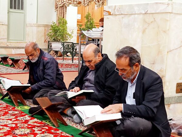 تلاوت دسته جمعی قرآن به مناسبت ماه مبارک رمضان