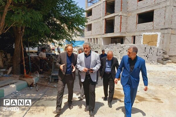 بازدید نماینده مجلس و مدیر آموزش‌و‌پرورش فیروزکوه از پروژه بازسازی مدرسه امیرکبیر