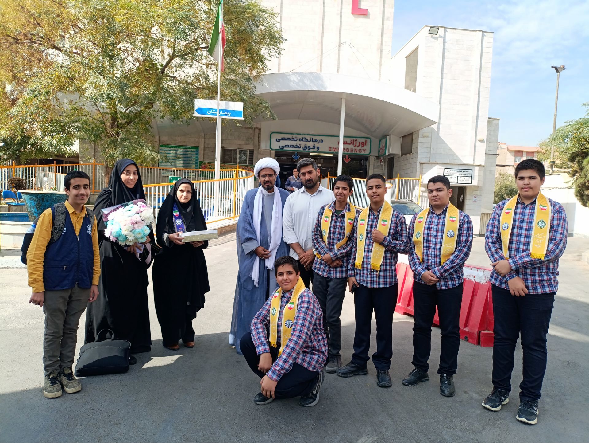 قدردانی پیشتازان دبیرستان باقریه از فرشتگان سفیدپوش در بیمارستان موسی بن جعفر(ع)