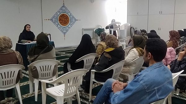 جلسه آموزش خانواده با موضوع فضای مجازی در دبستان پنجم مهر