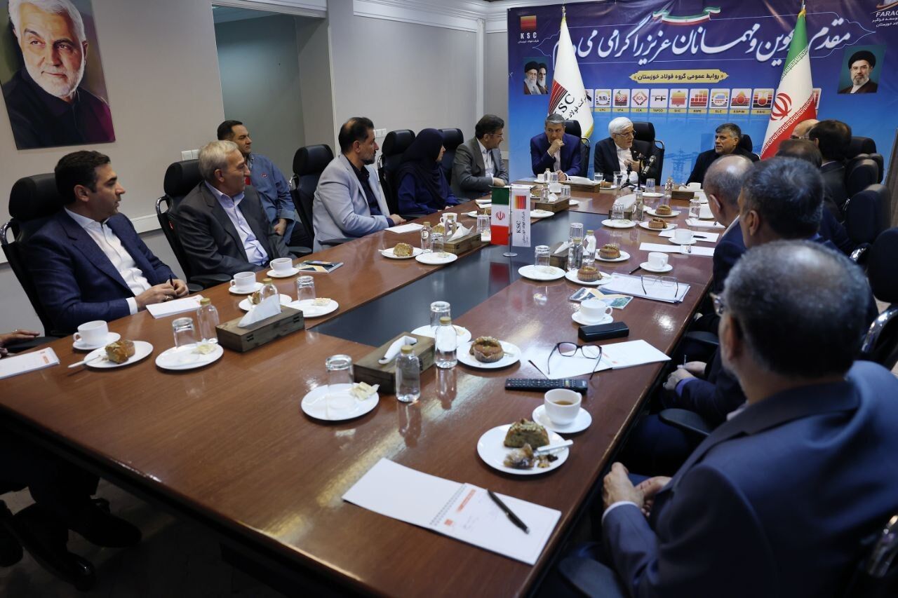 عارف: دوران مدیریت ساعتی گذشته است/ کشور به مسئولیت جهادی نیاز دارد