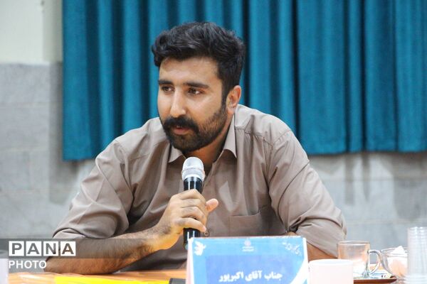 نشست صمیمی مدیرکل آموزش و پرورش خراسان رضوی با اصحاب رسانه و معلمین رسانه ای