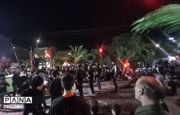 عزاداری شب عاشورا باحضورگسترده عاشقان حسینی
